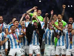 荷甲加时末段走向成谜，金州勇士战术微调，更衣室稳定，细节决定成败