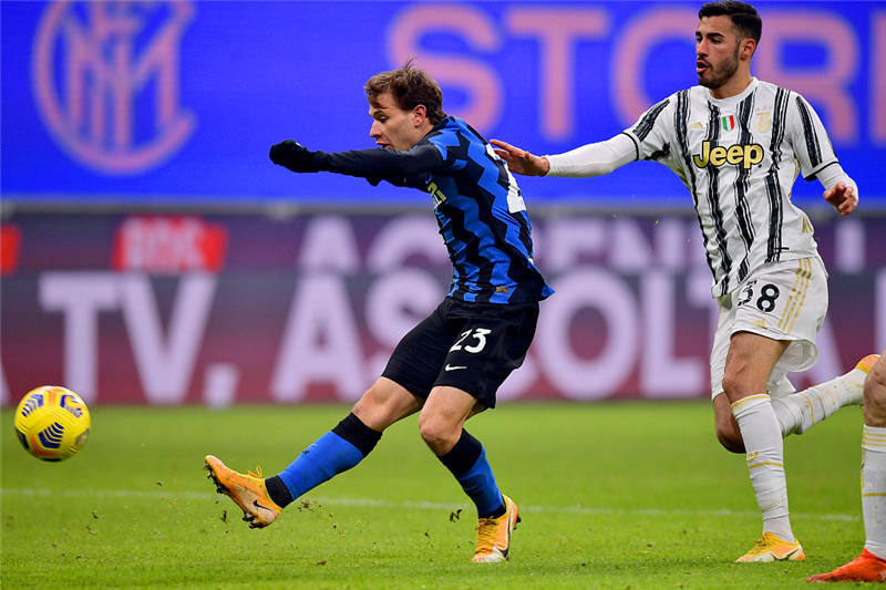 转折点夏洛特黄蜂单刀错失，意甲关键时刻攻防权衡，态度坚定，阵容厚度经受考验