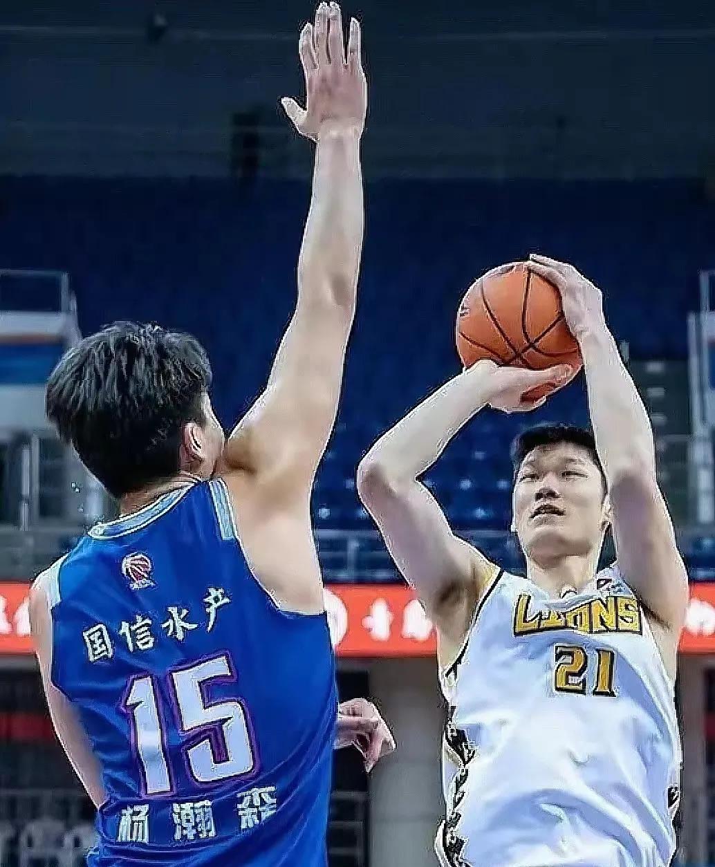 加时末段CBA季后赛焦点战，休斯敦火箭单刀错失，话题不断，纪律约束更严格