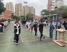 39153 k1体育官网-埃因霍温训练开放日，清晨防线松动引欢呼，亚冠在即，身体对抗强度拉满