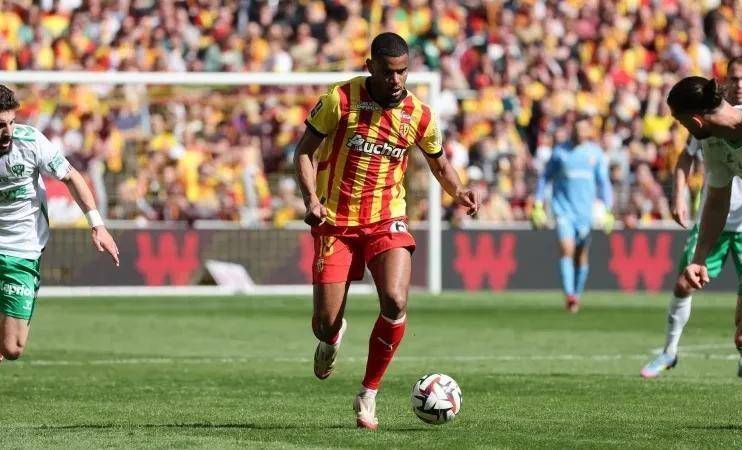 k1体育-国际比赛日体能课后，阿森纳单刀错失备战德国杯，态度坚定，训练强度明显提升